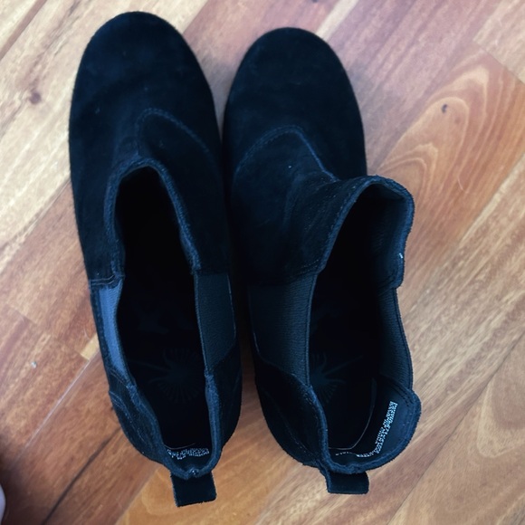 OTBT Dodge Wedge Women Black Pull On Ankle Bootie - Picture 4 of 9